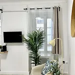 By Hi5- Oktober 6 Street Apartment *