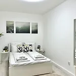 Apartment By Hi5- Oktober 6 Street *