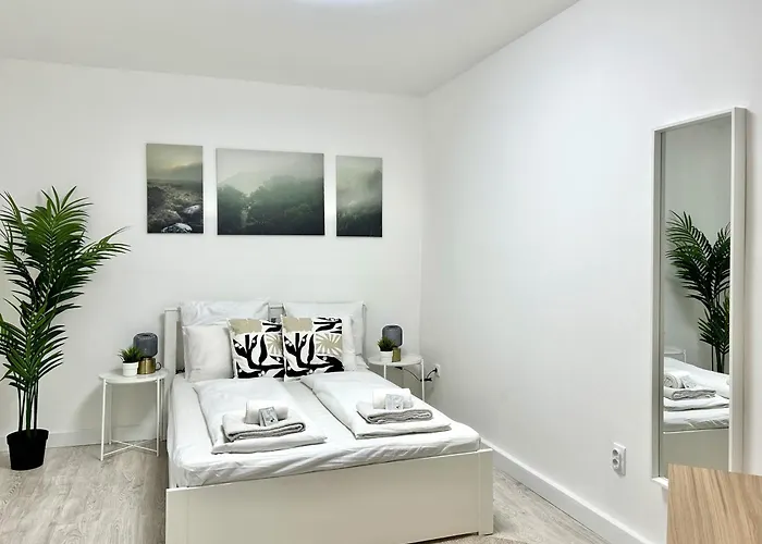 Apartament By Hi5- Október 6 Street *