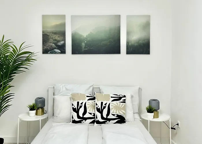 By Hi5- Október 6 Street Apartament *