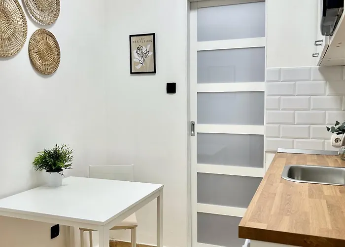 By Hi5- Oktober 6 Street Apartment *