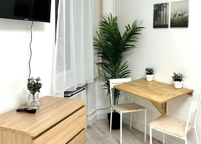 By Hi5- Oktober 6 Street Apartment *